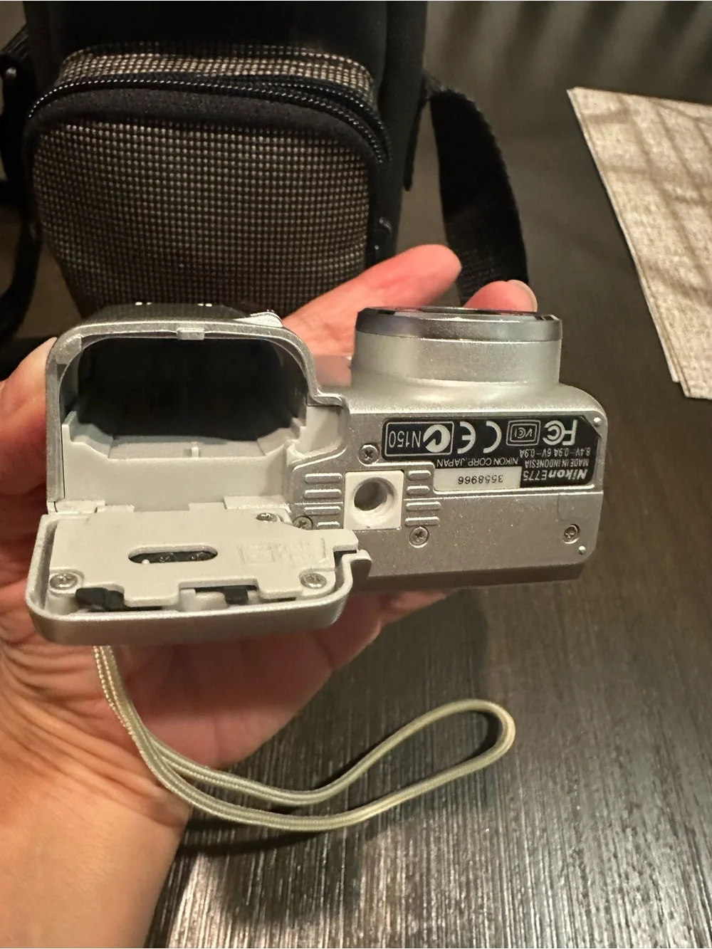 Nikon Coolpix 775 Digicam Starter Kit TESTED & WORKING New Battery ,8MB CF Card